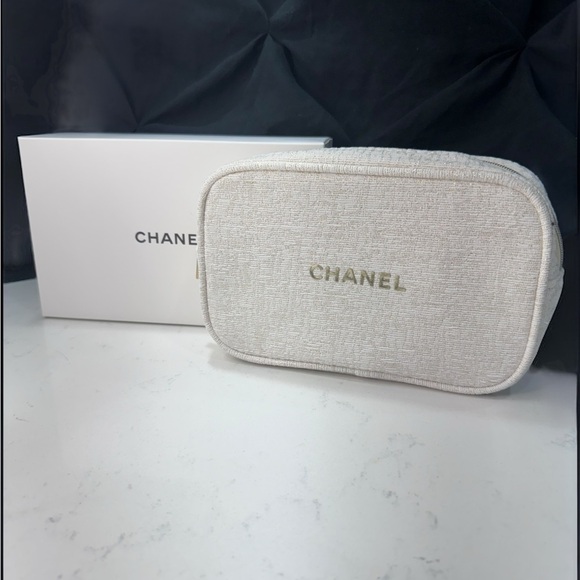 NEW Auth Chanel ✨ Tweed Ivory Makeup Pouch with Box - Picture 2 of 5